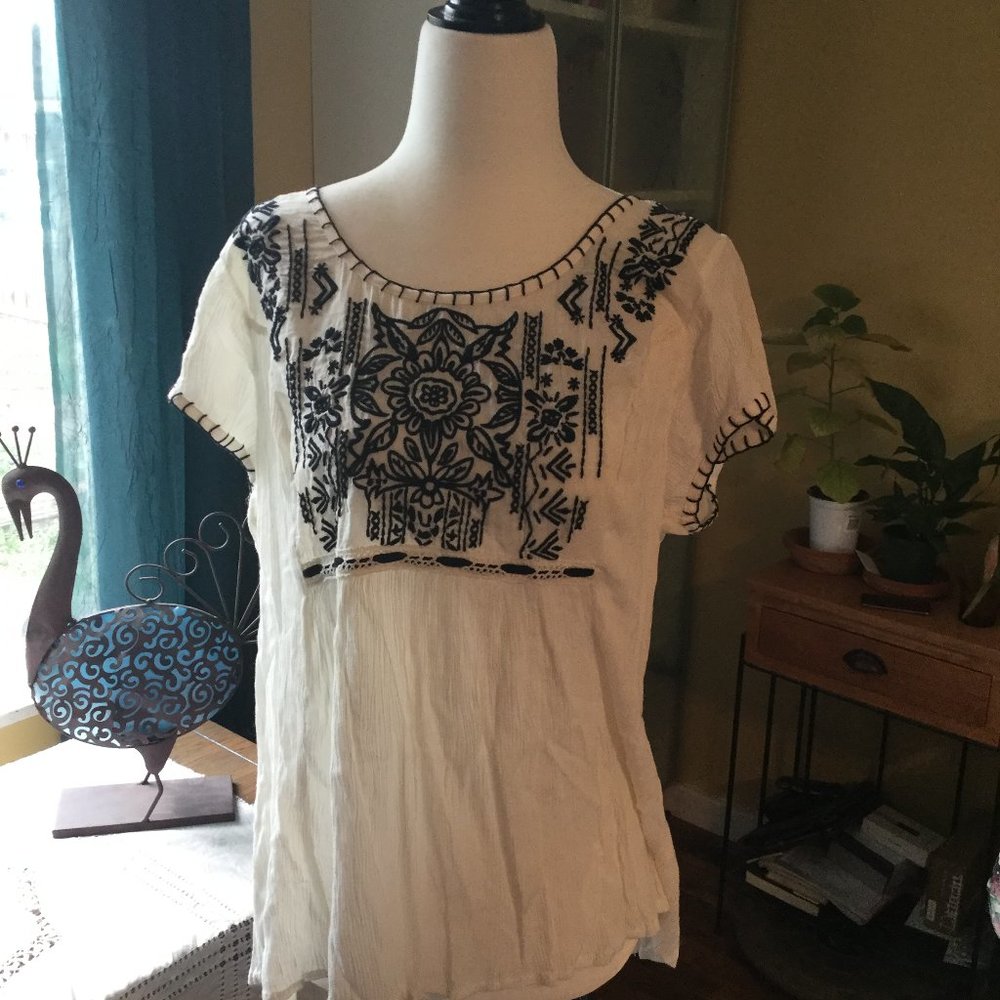 Embroidered crinkle fabric blouse white in color black embroidery size PL